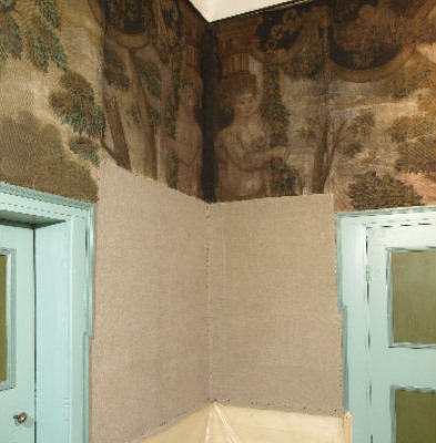 Schloss Tann, Boyneburgsaal: Malerische Rekonstruktion der fehlenden Wandbespannung nach historischem Vorbild. Ausführung 2014 in Zusammenarbeit mit "Döll-Restaurierung, Eschwege":https://www.doell-restaurierung.de/ Schloss Tann, Boyneburgsaal: Malerische Rekonstruktion der fehlenden Wandbespannung nach historischem Vorbild. Ausführung 2014 in Zusammenarbeit mit "Döll-Restaurierung, Eschwege":https://www.doell-restaurierung.de/