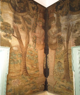 Schloss Tann, Boyneburgsaal: Malerische Rekonstruktion der fehlenden Wandbespannung nach historischem Vorbild. Ausführung 2014 in Zusammenarbeit mit "Döll-Restaurierung, Eschwege":https://www.doell-restaurierung.de/ Schloss Tann, Boyneburgsaal: Malerische Rekonstruktion der fehlenden Wandbespannung nach historischem Vorbild. Ausführung 2014 in Zusammenarbeit mit "Döll-Restaurierung, Eschwege":https://www.doell-restaurierung.de/